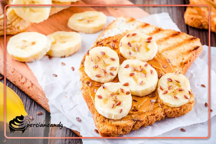 نان تست، کره بادامزمینی و موز برای مدرسه